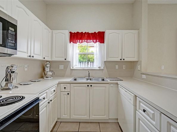 14125 S Cypress Cove Cir, Davie FL 33325