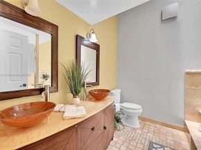 863 W Coco Plum Cir, Plantation FL 33324