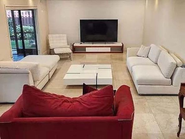 863 W Coco Plum Cir, Plantation FL 33324