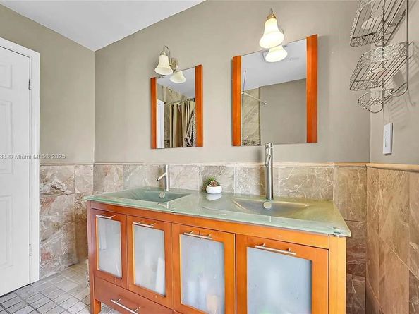 863 W Coco Plum Cir, Plantation FL 33324