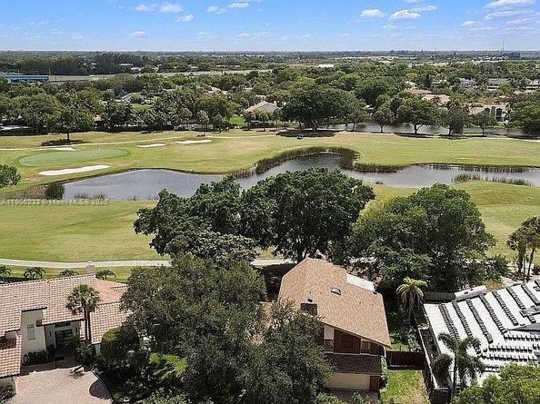 863 W Coco Plum Cir, Plantation FL 33324