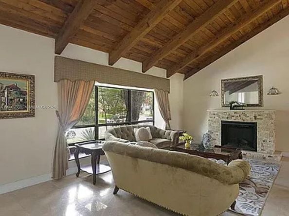 863 W Coco Plum Cir, Plantation FL 33324