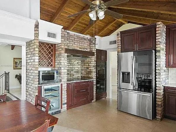 863 W Coco Plum Cir, Plantation FL 33324