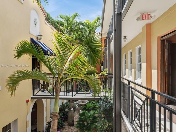 4812 Pine Tree Dr 206, Miami Beach FL 33140