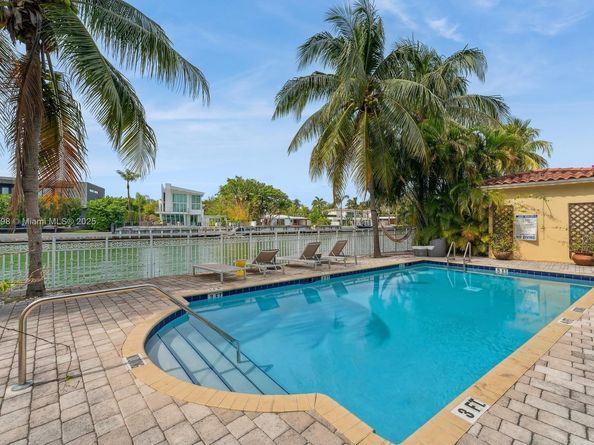 4812 Pine Tree Dr 206, Miami Beach FL 33140