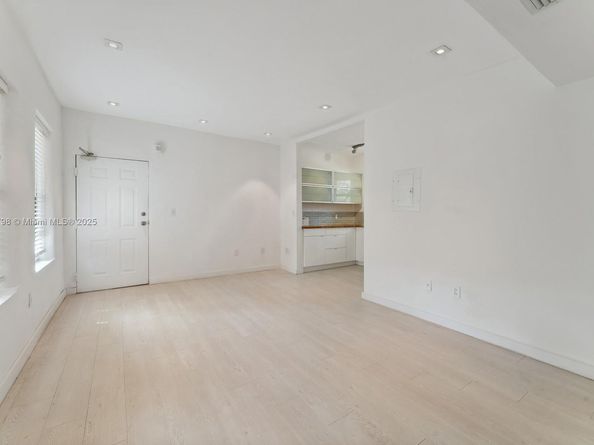 4812 Pine Tree Dr 206, Miami Beach FL 33140