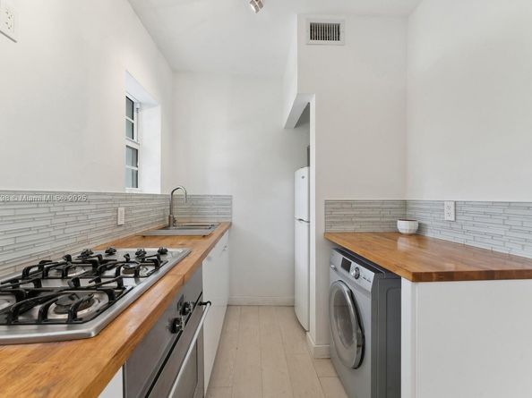 4812 Pine Tree Dr 206, Miami Beach FL 33140