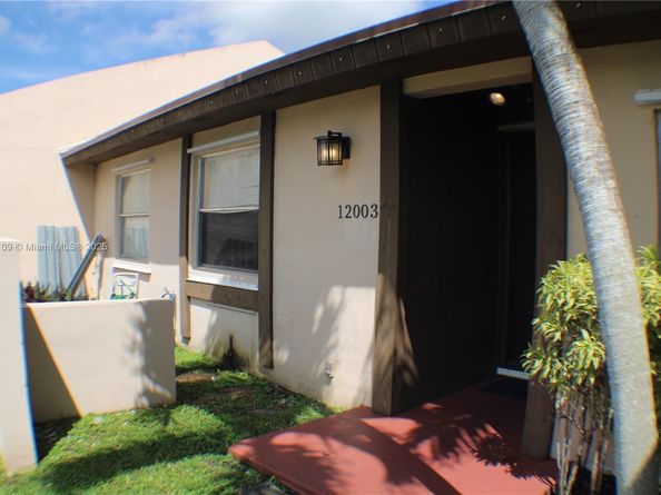 12003 SW 110th St Cir N, Miami FL 33186