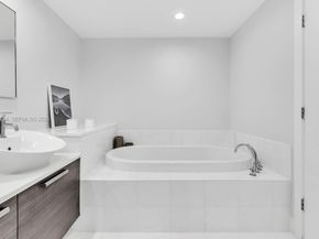 2950 NE 188th St 315, Aventura FL 33180