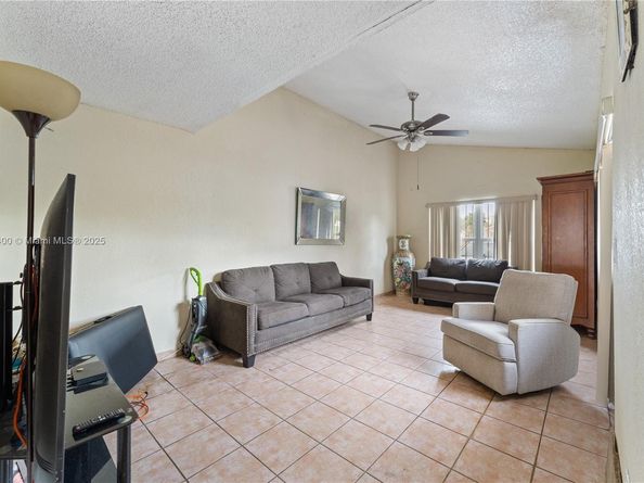 3865 W 10th Dr, Hialeah FL 33012