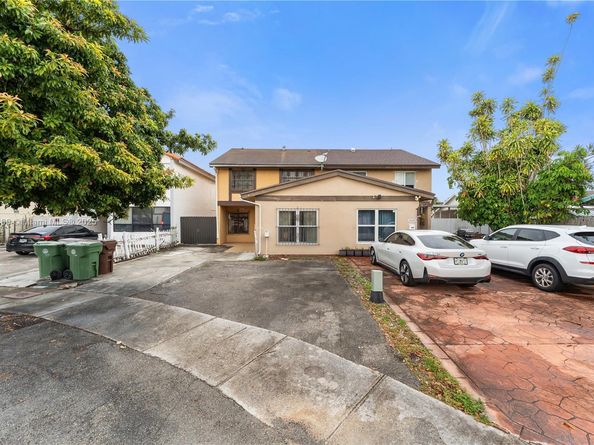3865 W 10th Dr, Hialeah FL 33012