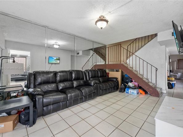 3865 W 10th Dr, Hialeah FL 33012