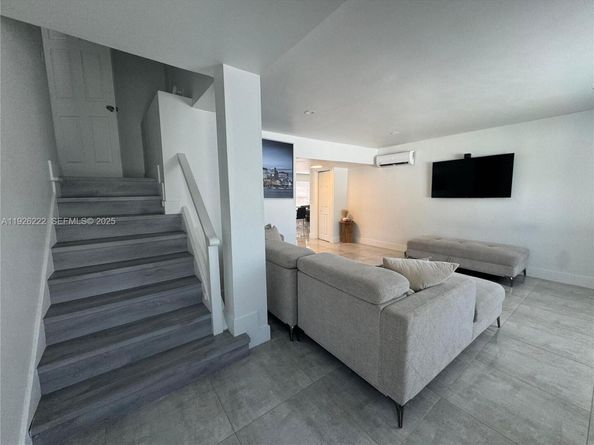 1904 SW 28th St, Fort Lauderdale FL 33315