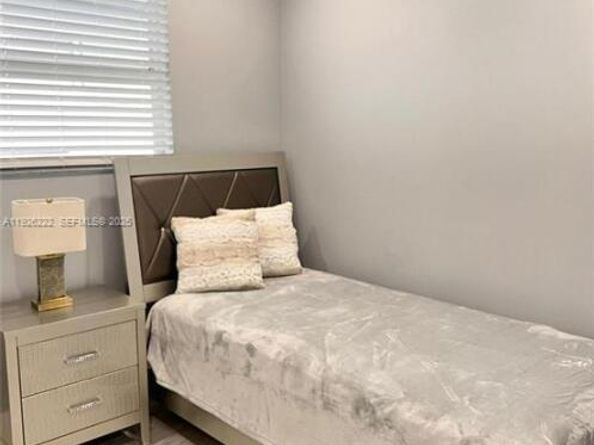 1904 SW 28th St, Fort Lauderdale FL 33315