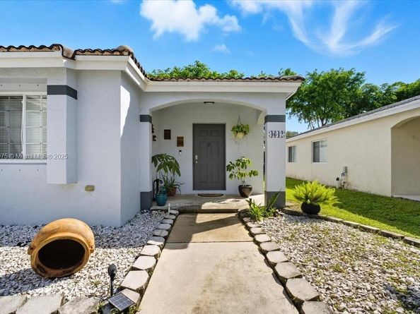 4642 SW 12th Ct, Deerfield Beach FL 33442