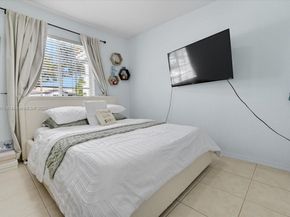 4642 SW 12th Ct, Deerfield Beach FL 33442