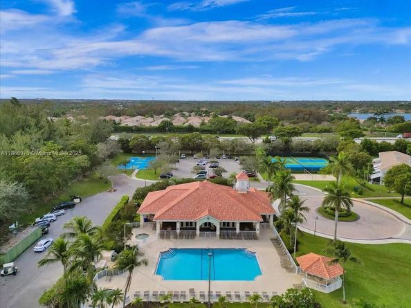 4642 SW 12th Ct, Deerfield Beach FL 33442