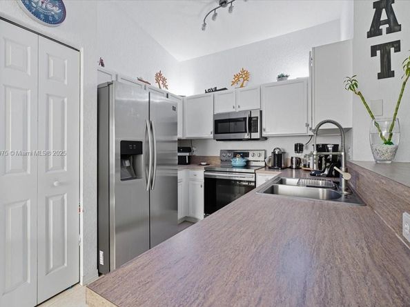 4642 SW 12th Ct, Deerfield Beach FL 33442