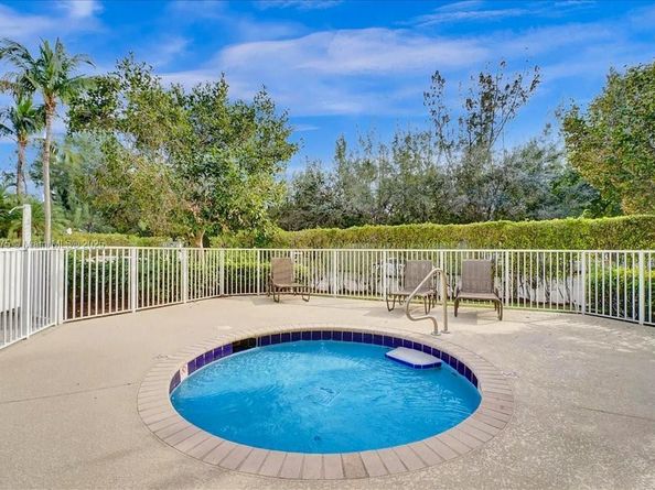 4642 SW 12th Ct, Deerfield Beach FL 33442
