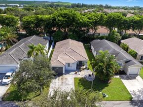 4642 SW 12th Ct, Deerfield Beach FL 33442