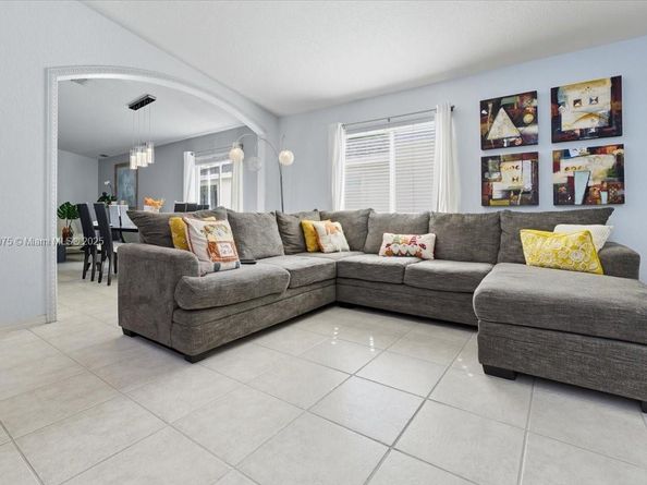 4642 SW 12th Ct, Deerfield Beach FL 33442