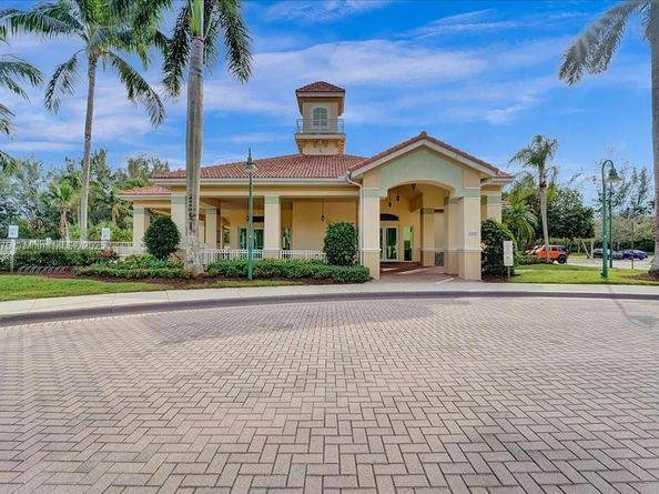 4642 SW 12th Ct, Deerfield Beach FL 33442