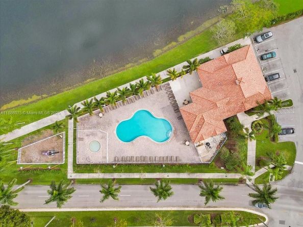 4642 SW 12th Ct, Deerfield Beach FL 33442