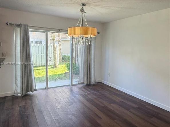 2262 NW 171st Ter, Pembroke Pines FL 33028