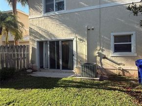 2262 NW 171st Ter, Pembroke Pines FL 33028