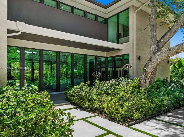 8875 SW 61st Ct, Pinecrest FL 33156