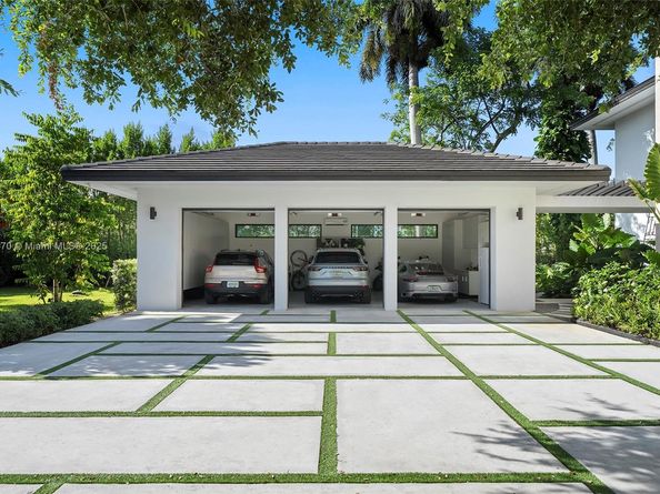 8875 SW 61st Ct, Pinecrest FL 33156