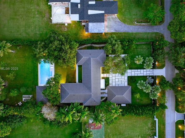 8875 SW 61st Ct, Pinecrest FL 33156