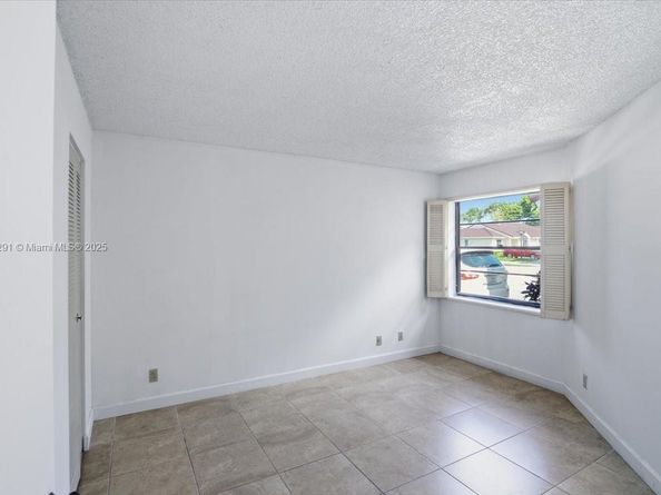 17270 NW 60th Ct, Hialeah FL 33015