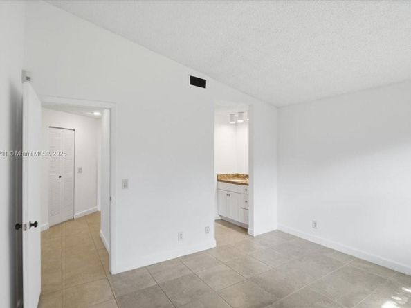 17270 NW 60th Ct, Hialeah FL 33015