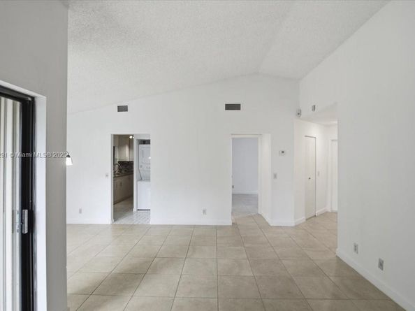 17270 NW 60th Ct, Hialeah FL 33015