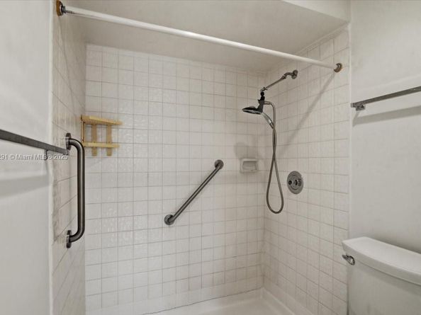 17270 NW 60th Ct, Hialeah FL 33015