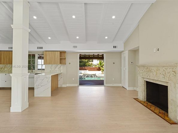 659 NE 73rd St, Miami FL 33138