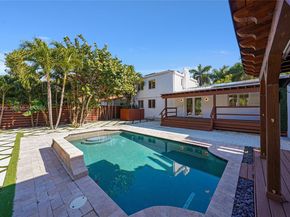 659 NE 73rd St, Miami FL 33138