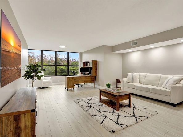 2660 N Carambola Cir N 305, Coconut Creek FL 33066