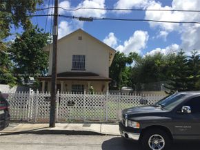 160 NW 27th St, Miami FL 33127