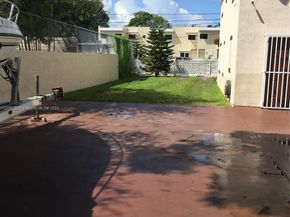 160 NW 27th St, Miami FL 33127