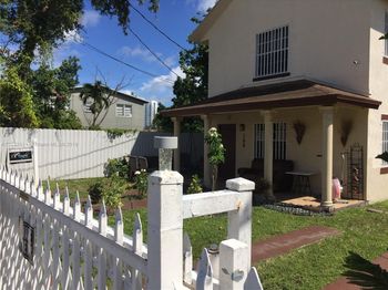160 NW 27th St