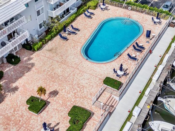 100 Edgewater Dr 240, Coral Gables FL 33133