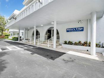 100 Edgewater Dr