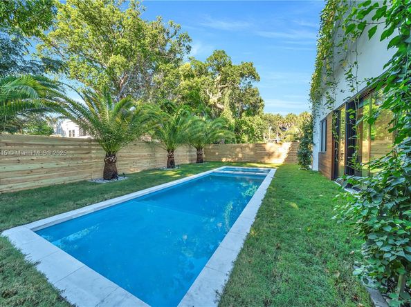 34 SW 26th Rd, Miami FL 33129