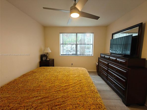 601 Ives Dairy Rd 1018, Miami FL 33179