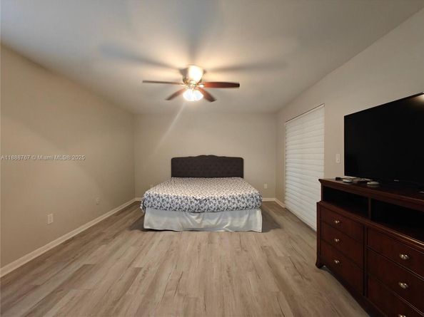 601 Ives Dairy Rd 1018, Miami FL 33179