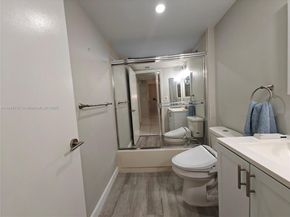 601 Ives Dairy Rd 1018, Miami FL 33179