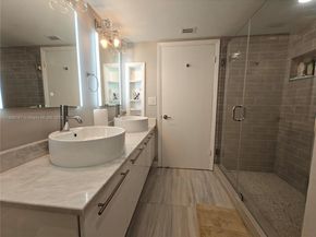 601 Ives Dairy Rd 1018, Miami FL 33179