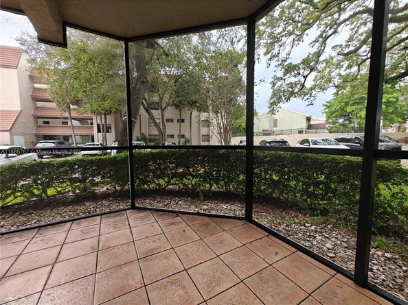 601 Ives Dairy Rd 1018, Miami FL 33179